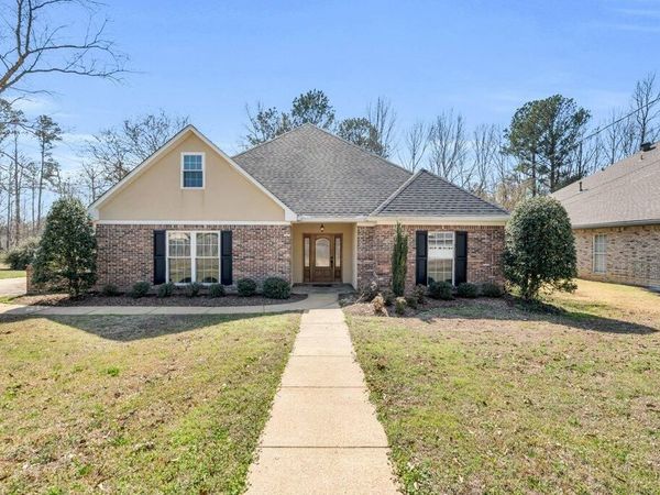 105 Walden Way, Starkville, MS 39759