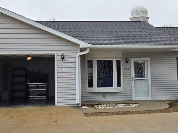 203 E Ridge Street, Readlyn, IA 50668