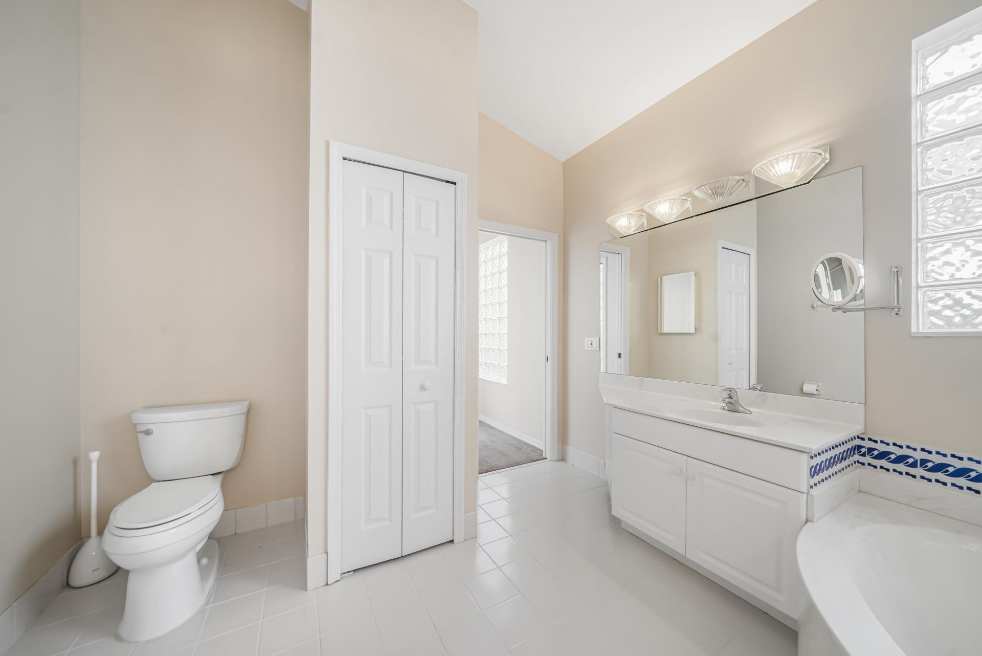 556 SW Saint Georges Bay Sw, Port Saint Lucie, FL 34986 Photo