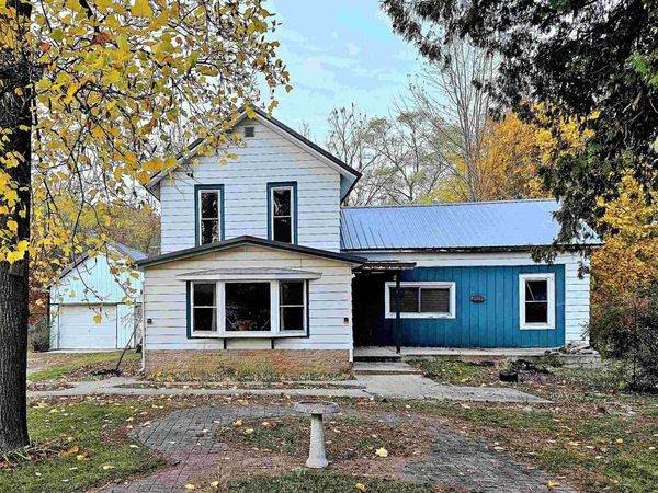 602 Olive Street, St Louis, MI 48880