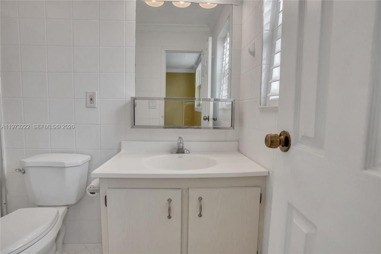 2850 Somerset Dr , Unit 414L, Lauderdale Lakes, FL 33311 Photo