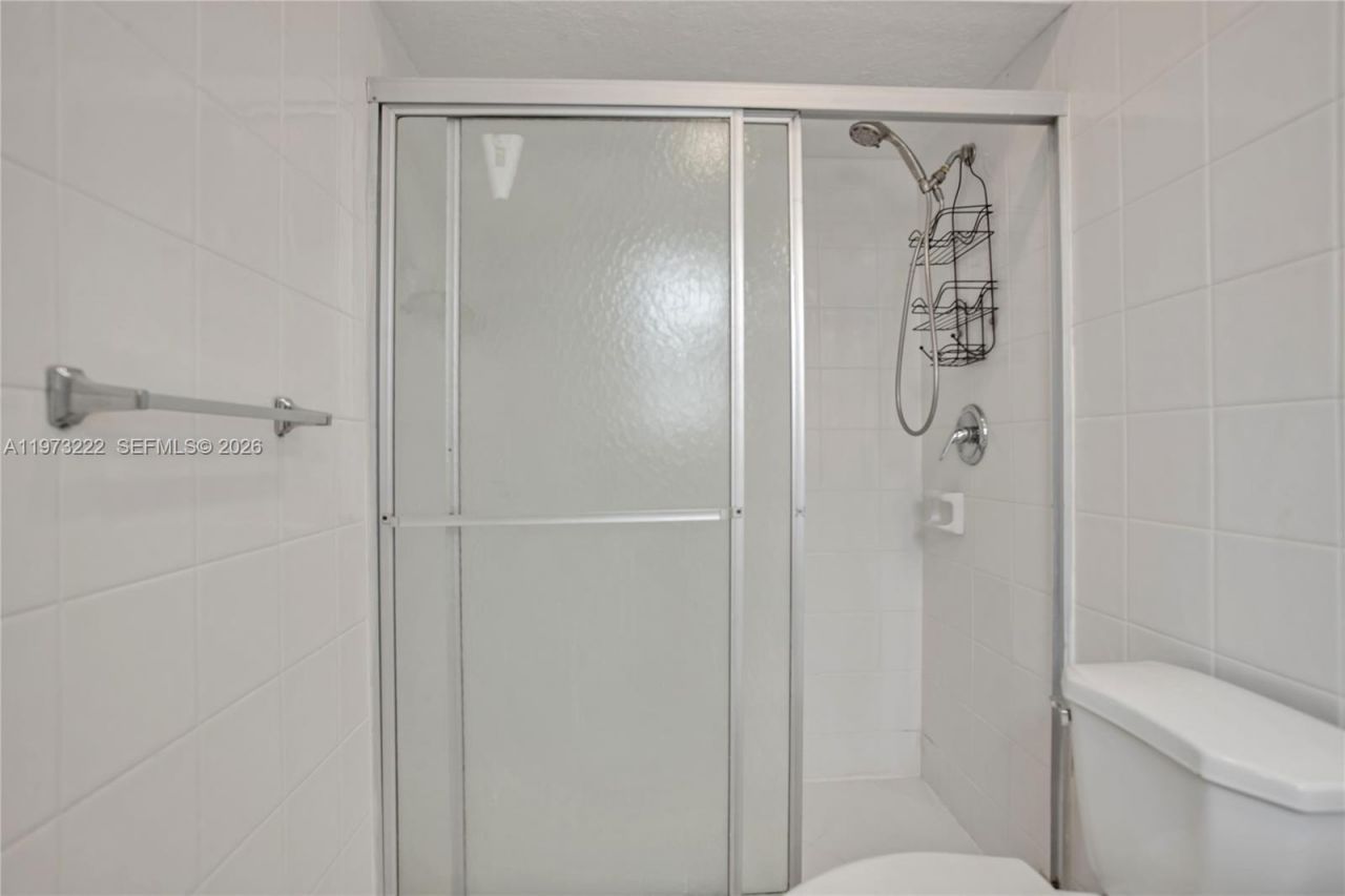 2850 Somerset Dr , Unit 414L, Lauderdale Lakes, FL 33311 Photo