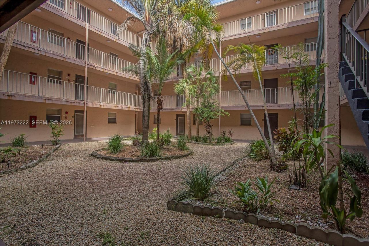 2850 Somerset Dr , Unit 414L, Lauderdale Lakes, FL 33311 Photo
