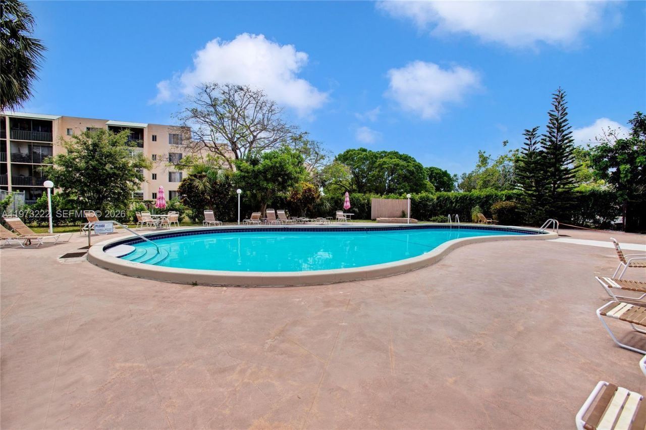 2850 Somerset Dr , Unit 414L, Lauderdale Lakes, FL 33311 Photo