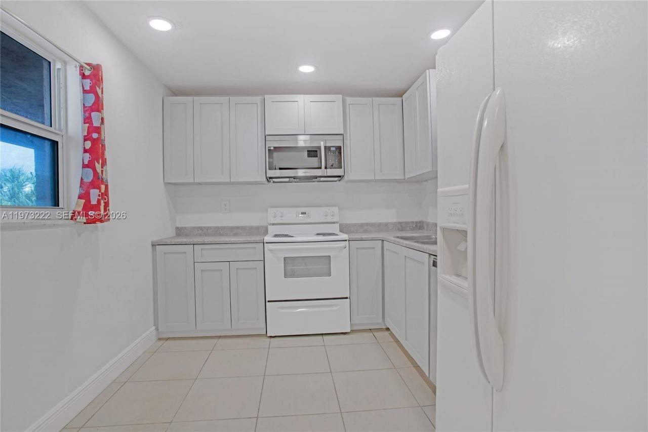 2850 Somerset Dr , Unit 414L, Lauderdale Lakes, FL 33311 Photo