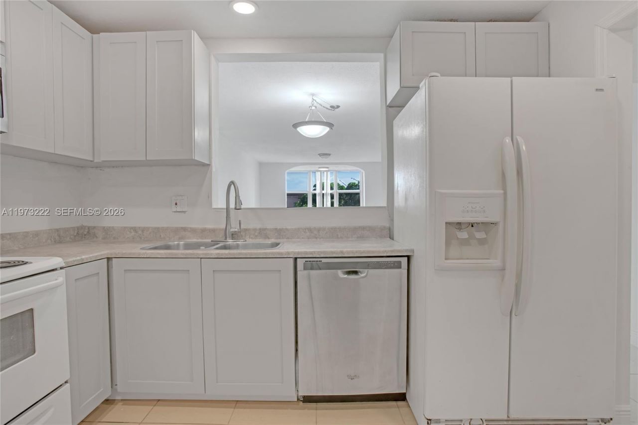 2850 Somerset Dr , Unit 414L, Lauderdale Lakes, FL 33311 Photo