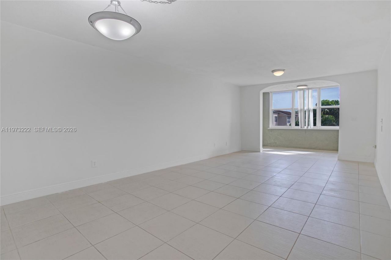 2850 Somerset Dr , Unit 414L, Lauderdale Lakes, FL 33311 Photo