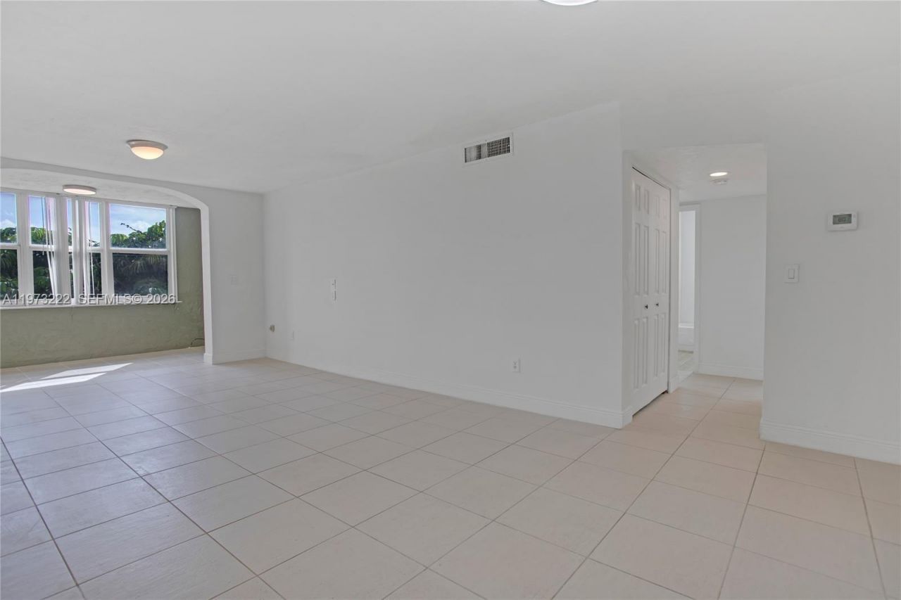2850 Somerset Dr , Unit 414L, Lauderdale Lakes, FL 33311 Photo