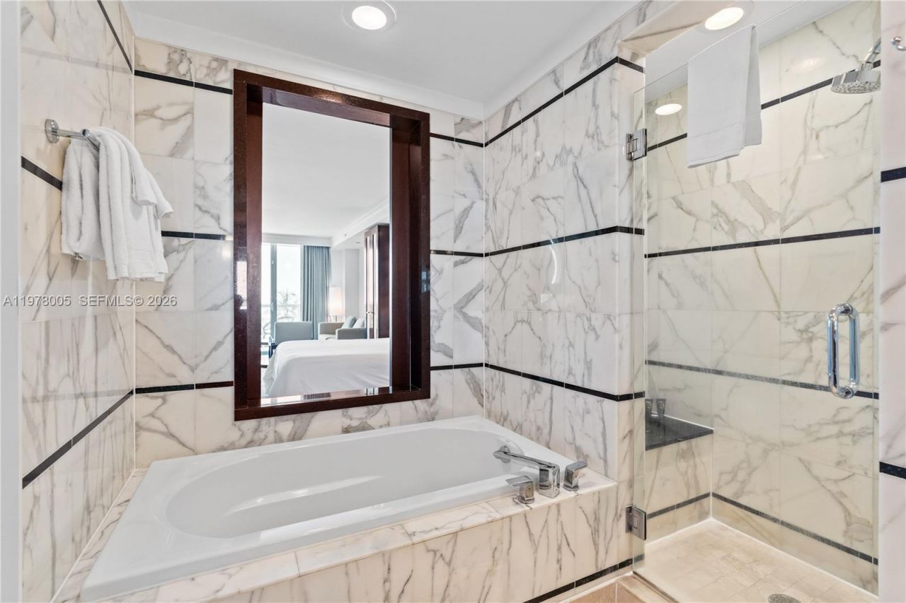 4391 Collins Ave, Unit 412, Miami Beach, FL 33140 Photo