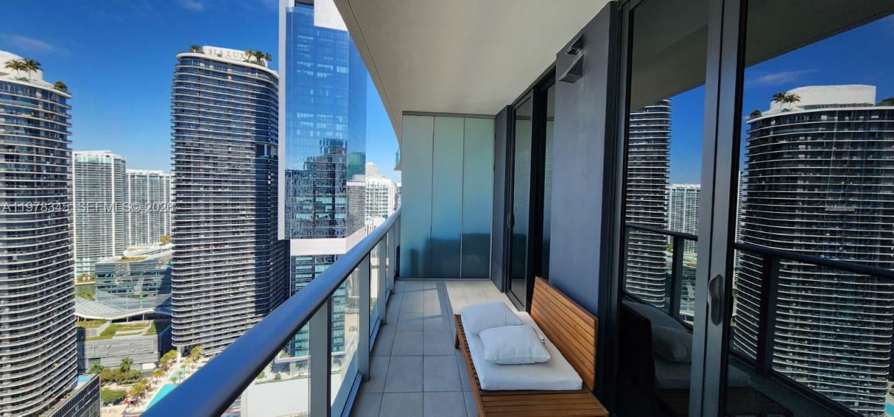 1010 Brickell Ave, Unit 4208, Miami, FL 33131 Photo
