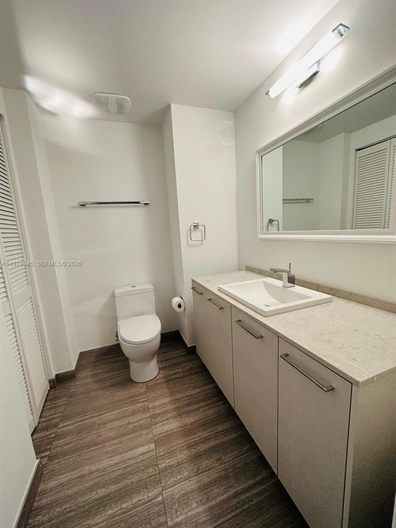 1010 Brickell Ave, Unit 4208, Miami, FL 33131 Photo