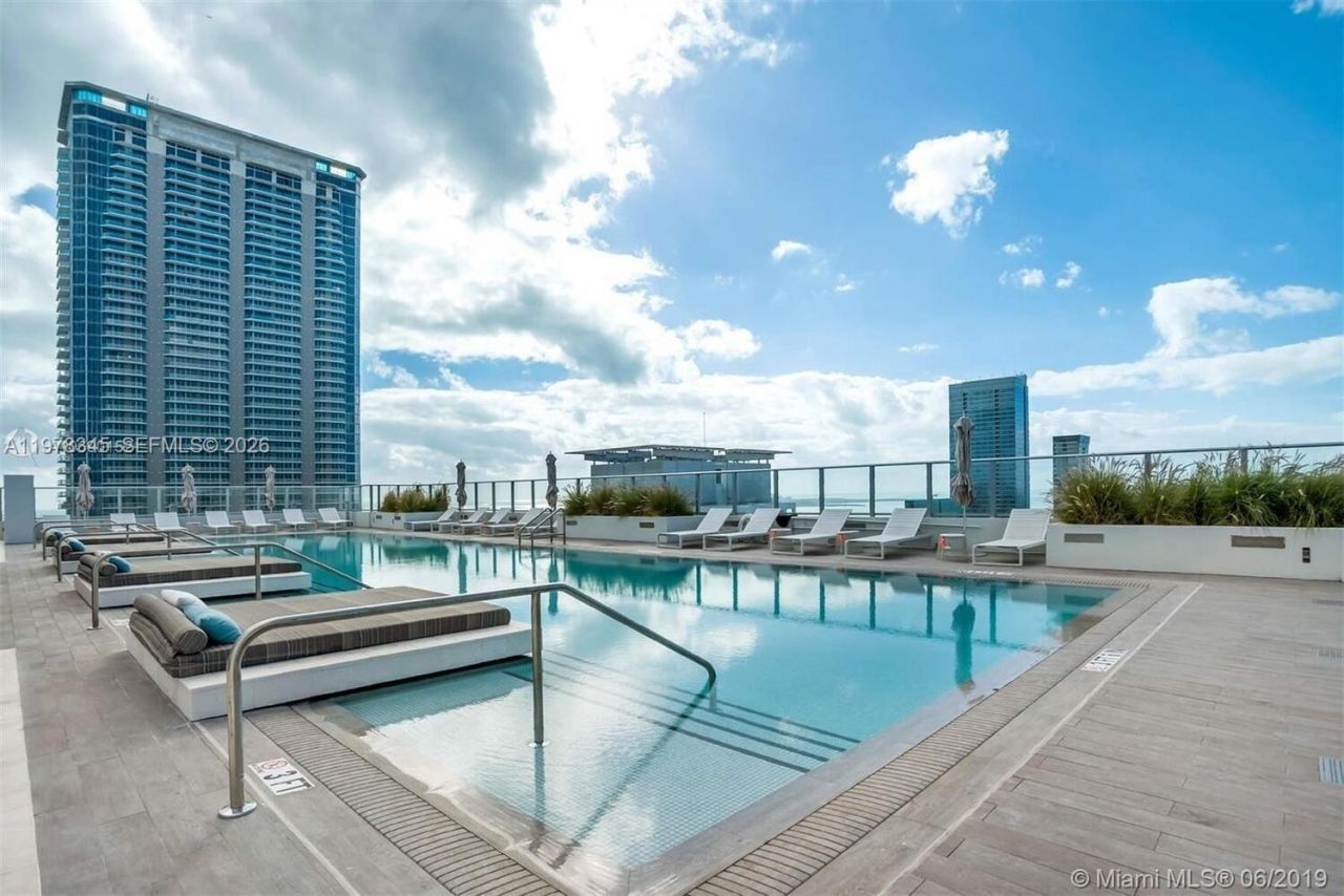 1010 Brickell Ave, Unit 4208, Miami, FL 33131 Photo