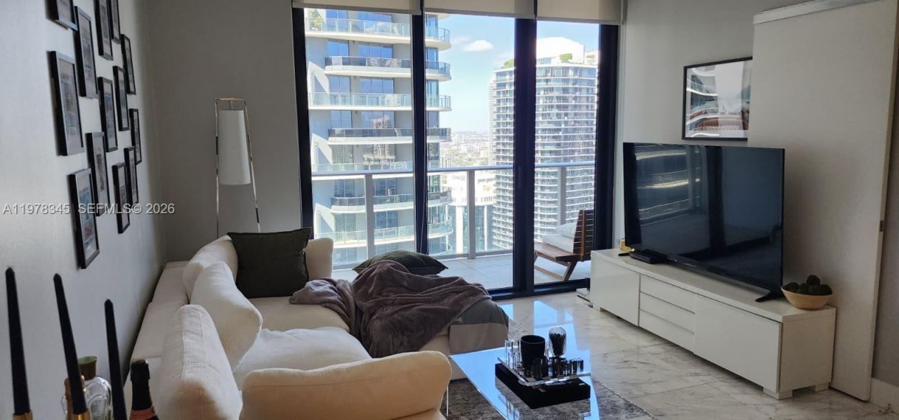 1010 Brickell Ave, Unit 4208, Miami, FL 33131 Photo