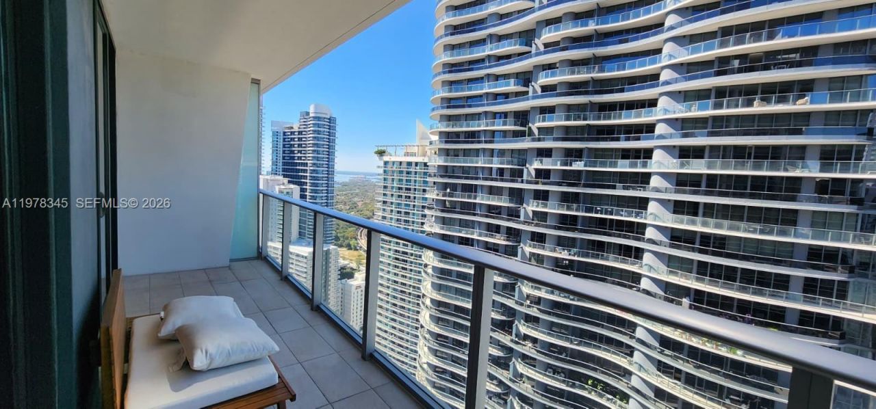 1010 Brickell Ave, Unit 4208, Miami, FL 33131 Photo