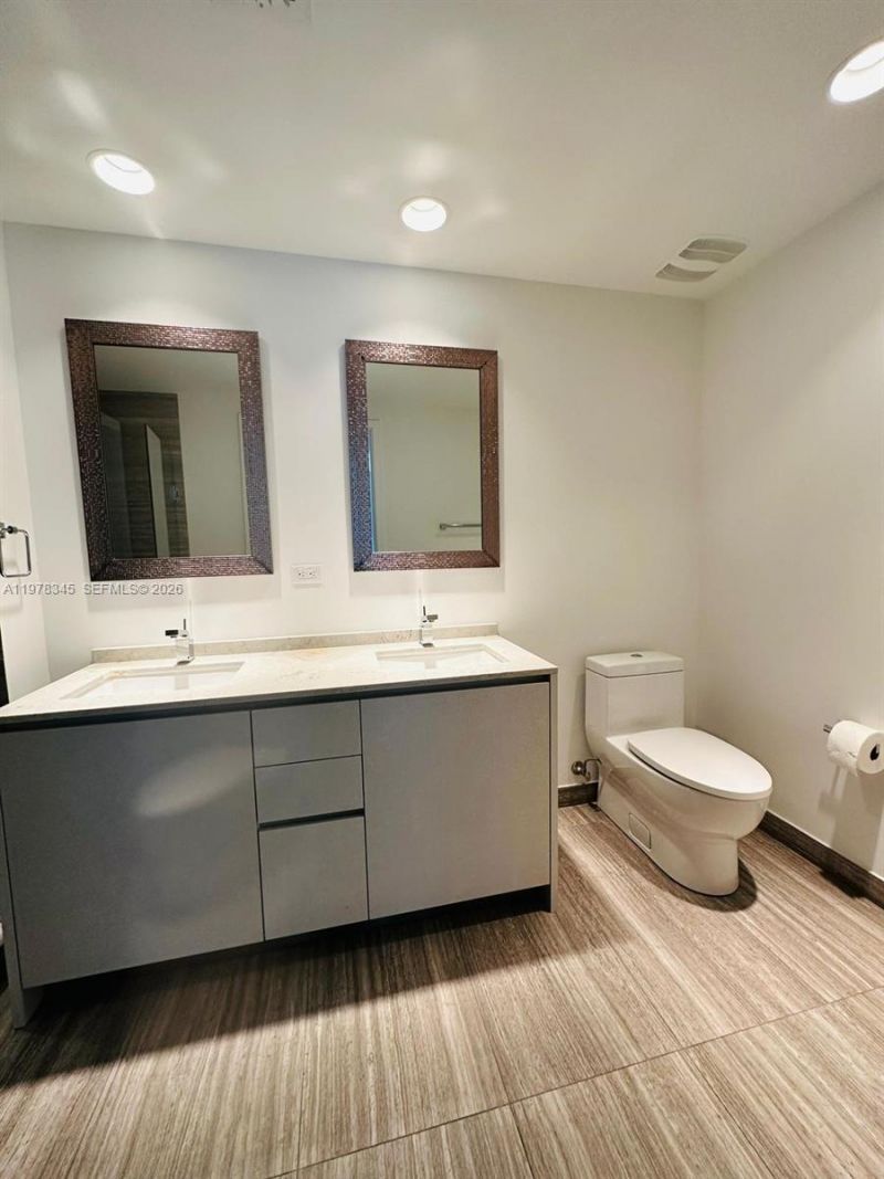 1010 Brickell Ave, Unit 4208, Miami, FL 33131 Photo