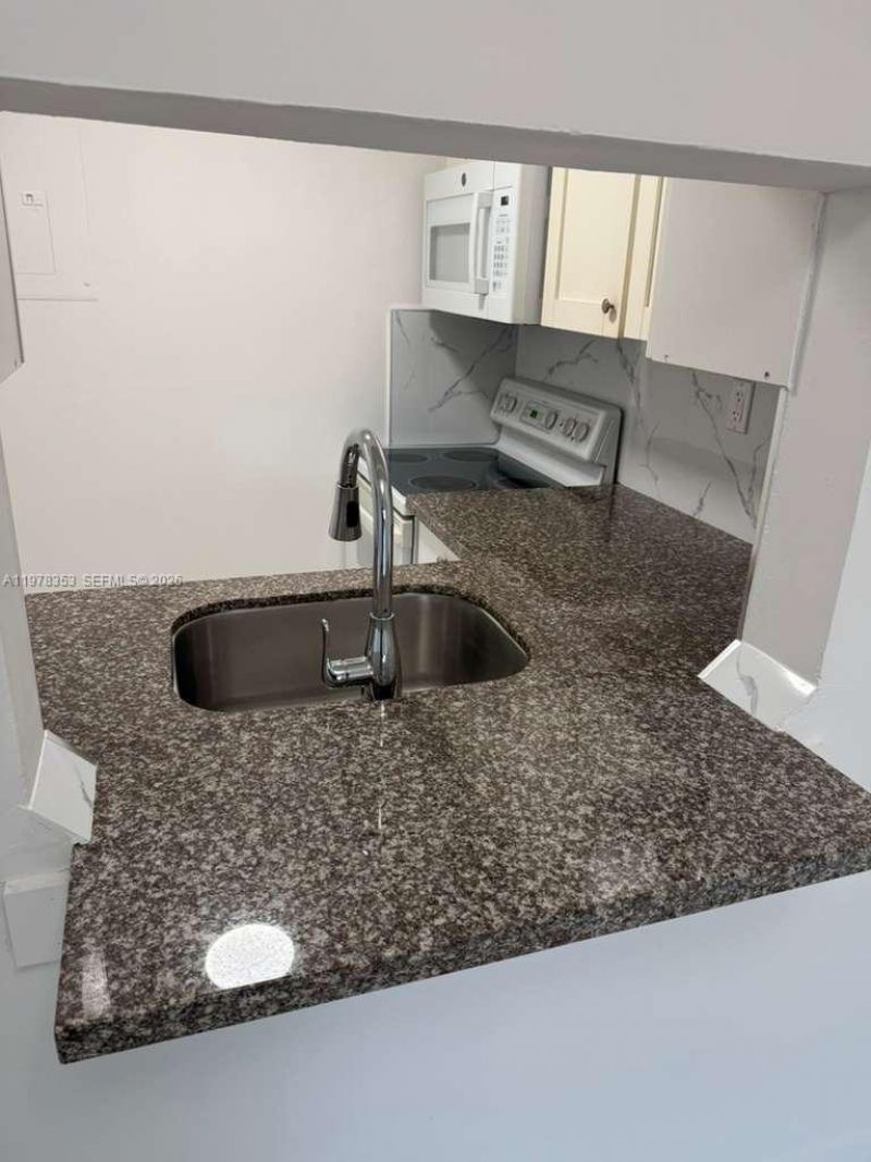 271 NW 177th St, Unit B-101, Miami Gardens, FL 33169 Photo