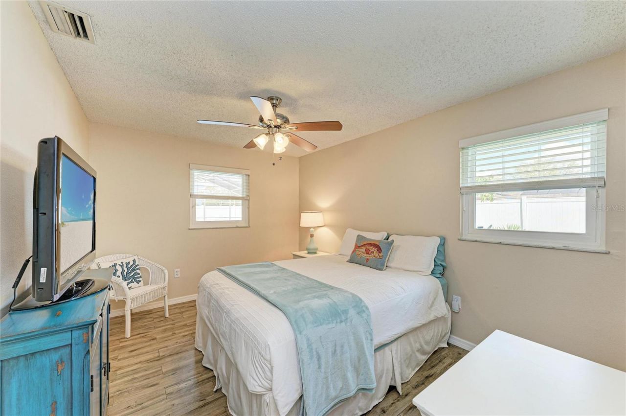 7309 Meadowbrook Drive, Sarasota, FL 34243 Photo