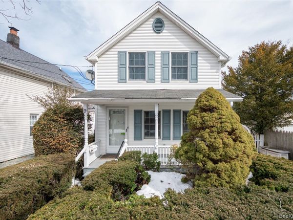 9 Harrison Ave , Hicksville, NY 11801