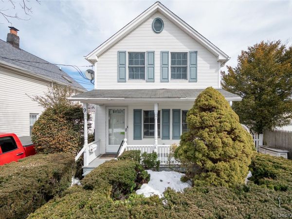 9 Harrison Ave , Hicksville, NY 11801