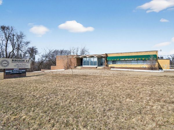 1002 E South Street, Jackson, MI 49203