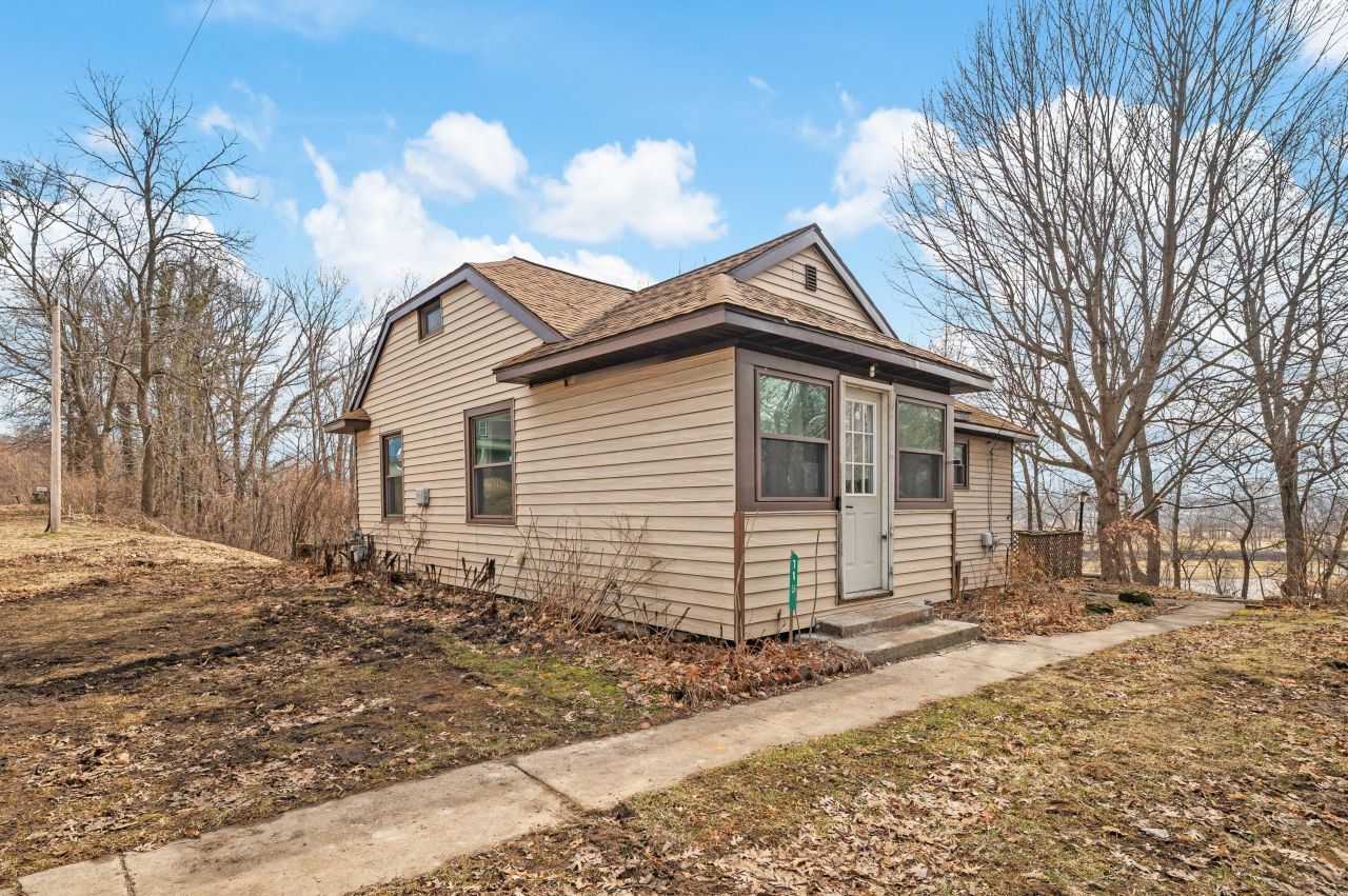 745 N Shore Drive, Benton Harbor, MI 49022 Main Photo