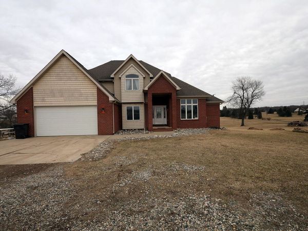 1026 Deer Valley Dr, Manchester, MI 48158