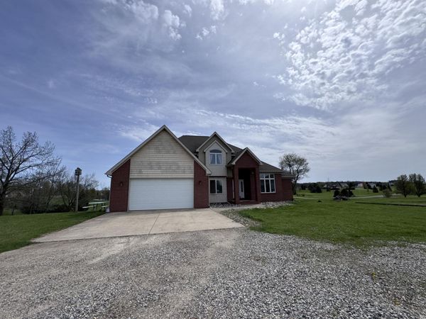 1026 Deer Valley Dr, Manchester, MI 48158