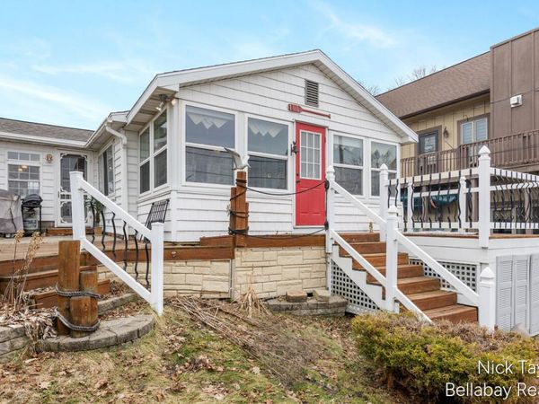 8198 Morrison Lake Gardens, Saranac, MI 48881