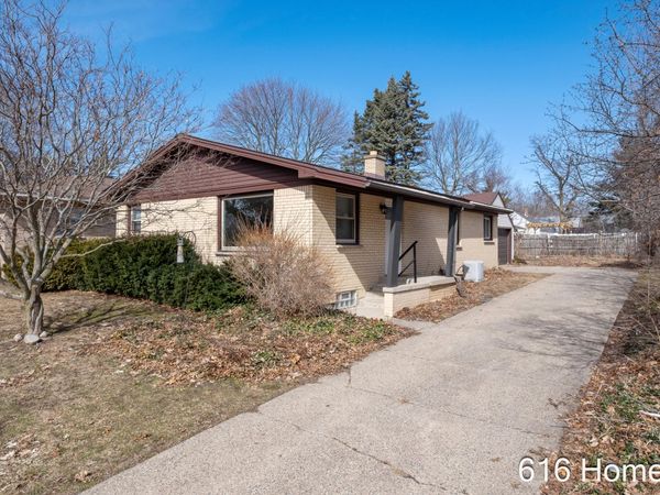 937 Lamberton Street NE, Grand Rapids, MI 49505