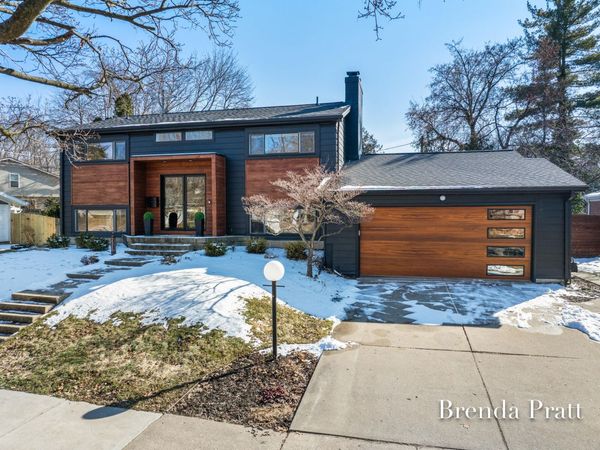 2320 Elmwood Drive SE, East Grand Rapids, MI 49506