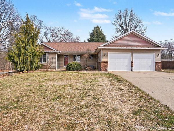 6260 Pine Crest Drive, Zeeland, MI 49464