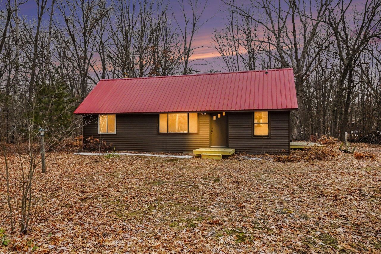 1475 W Echo Drive, White Cloud, MI 49349 Main Photo