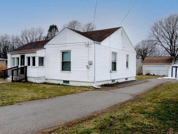 321 E Center Street, Coloma, MI 49038