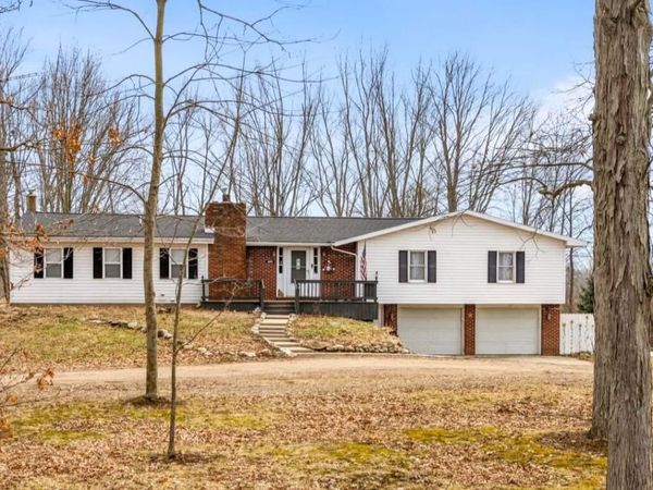 2471 Bankers Road, Hillsdale, MI 49242