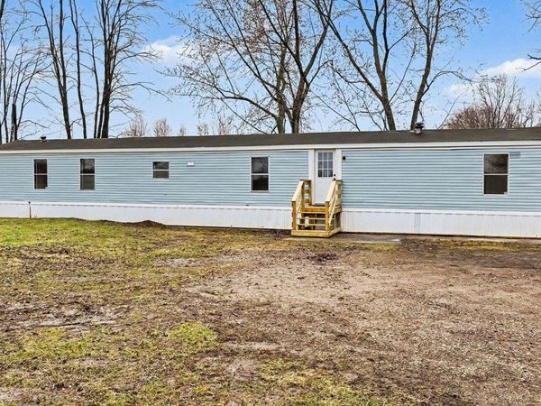 68544 County Road 372, Hartford, MI 49057