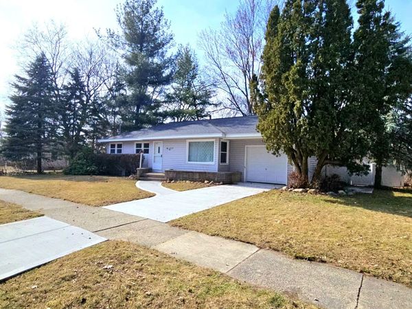4709 Burgis Avenue SE, Grand Rapids, MI 49508