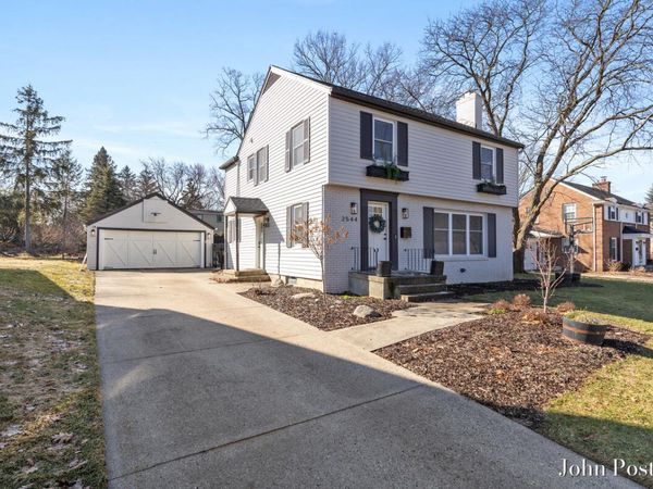 2544 Maplewood Drive SE, East Grand Rapids, MI 49506