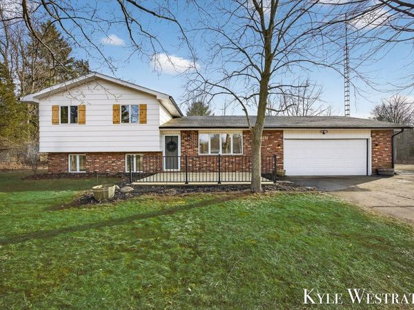 1763 E Pontaluna Road, Spring Lake, MI 49456