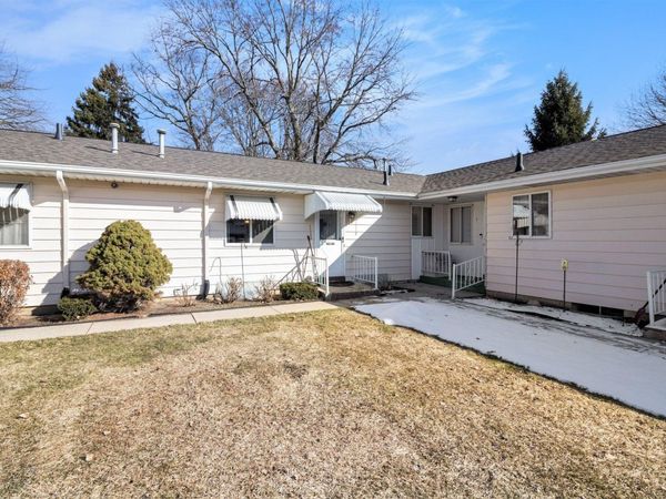 5822 Leisure S Drive SE, Grand Rapids, MI 49548