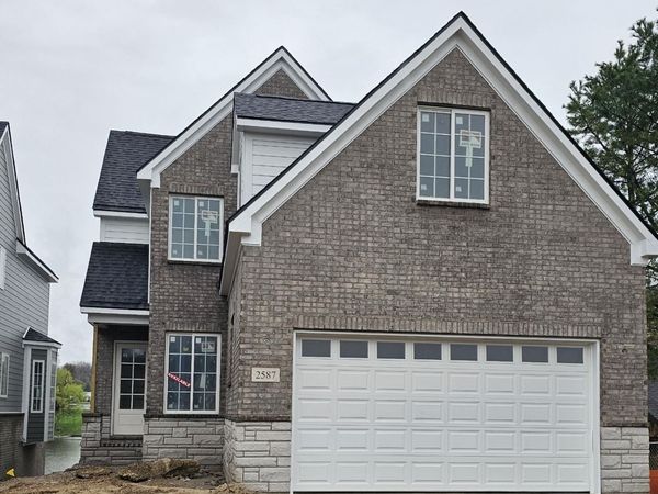 2587 Woodland Cove Drive, Brighton, MI 48114
