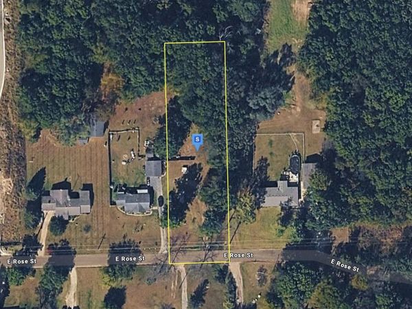 927 E Rose Street, Holly, MI 48442