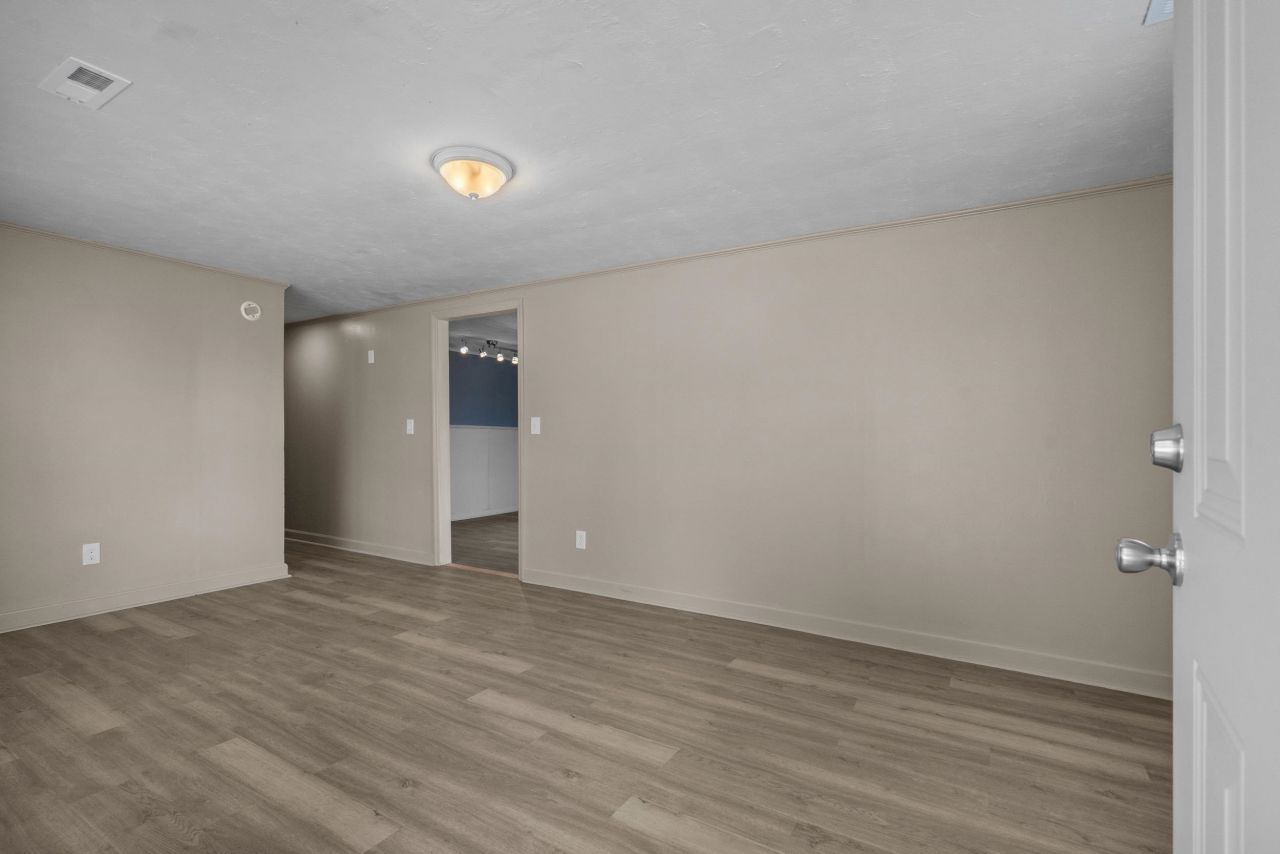 3886 Highway 905 Photo 7