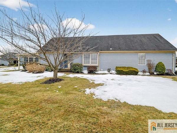 17 George Washington Drive, Monroe Township, NJ 08831