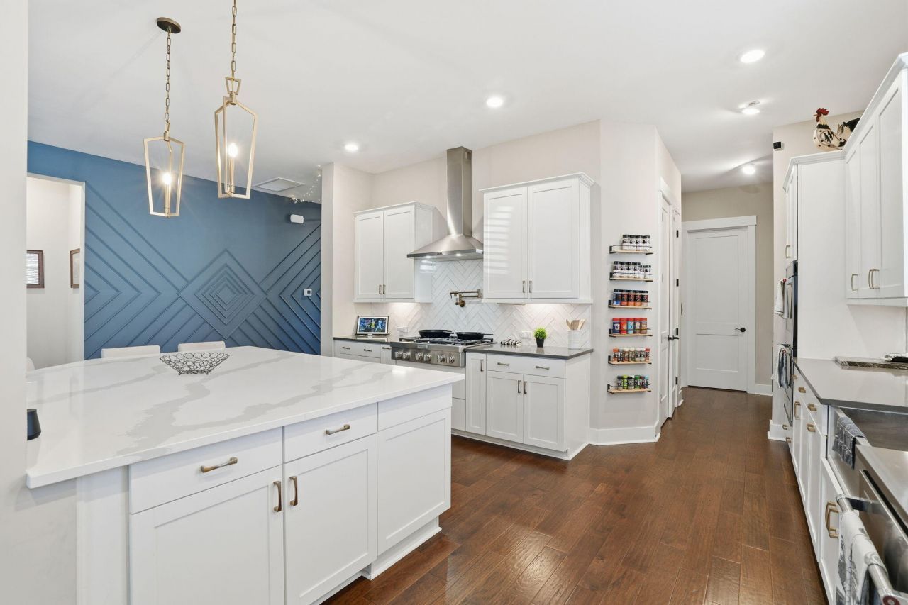 1055 Stonehenge Drive Photo 12