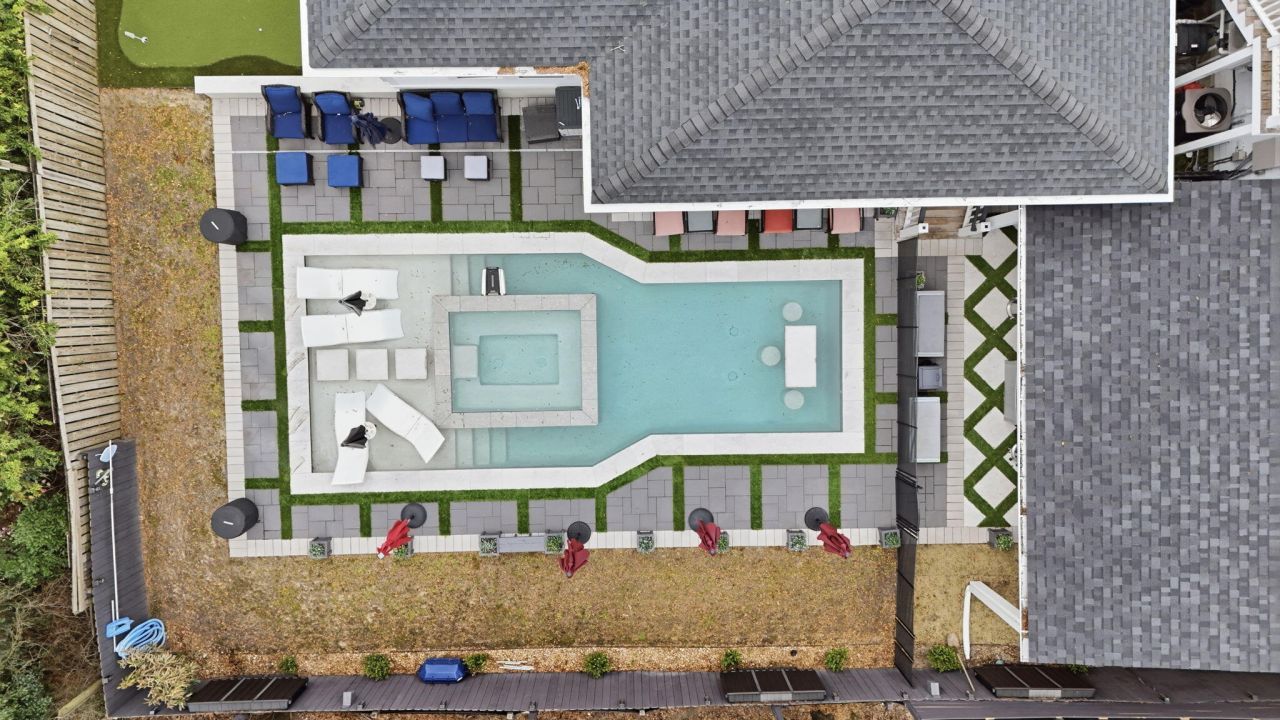 1055 Stonehenge Drive Photo 6