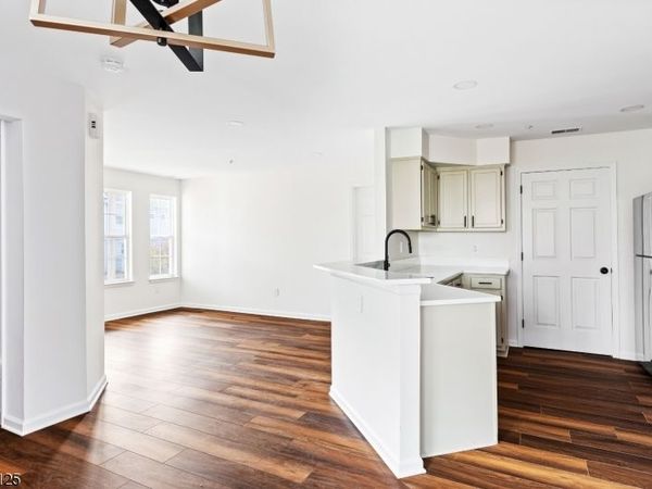 6001 Tudor Dr, Pequannock, NJ 07444