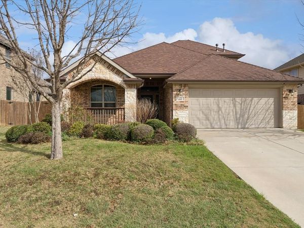 612 Ravenwood Drive, Saginaw, TX 76179