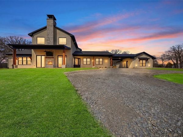 860 County Road 208 , Gainesville, TX 76240