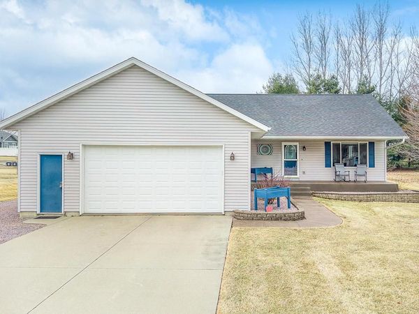518 Midway DRIVE, Reedsburg, WI 53959