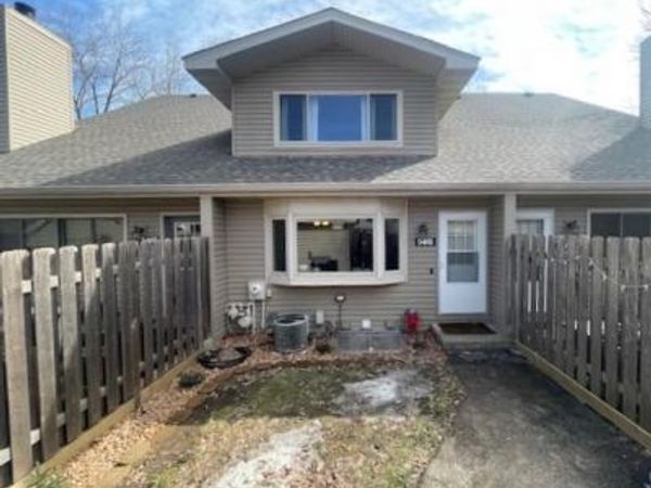 5461 E Brenner Pass, Fridley, MN 55432